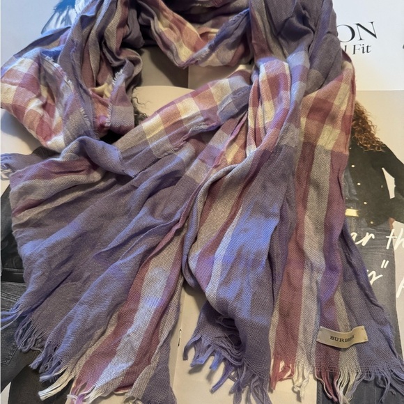 💯 % Authentic Burberry Linen Scarf in pink & Lavender hues - Picture 1 of 5